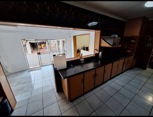4 BEDROOM FREESTANDING FOR SALE IN VANDERBIJLPARK SE 2